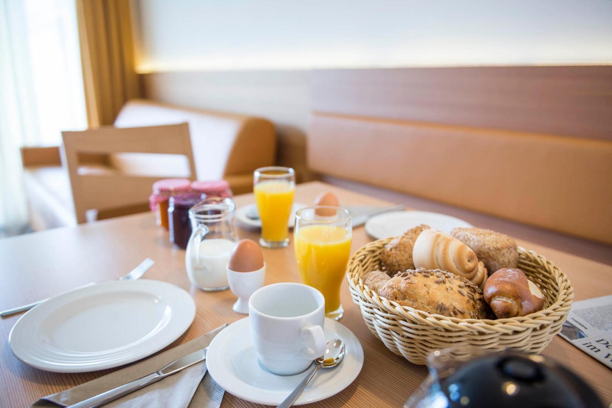 Garni Hotel Amelia Tirol Buitenkant foto